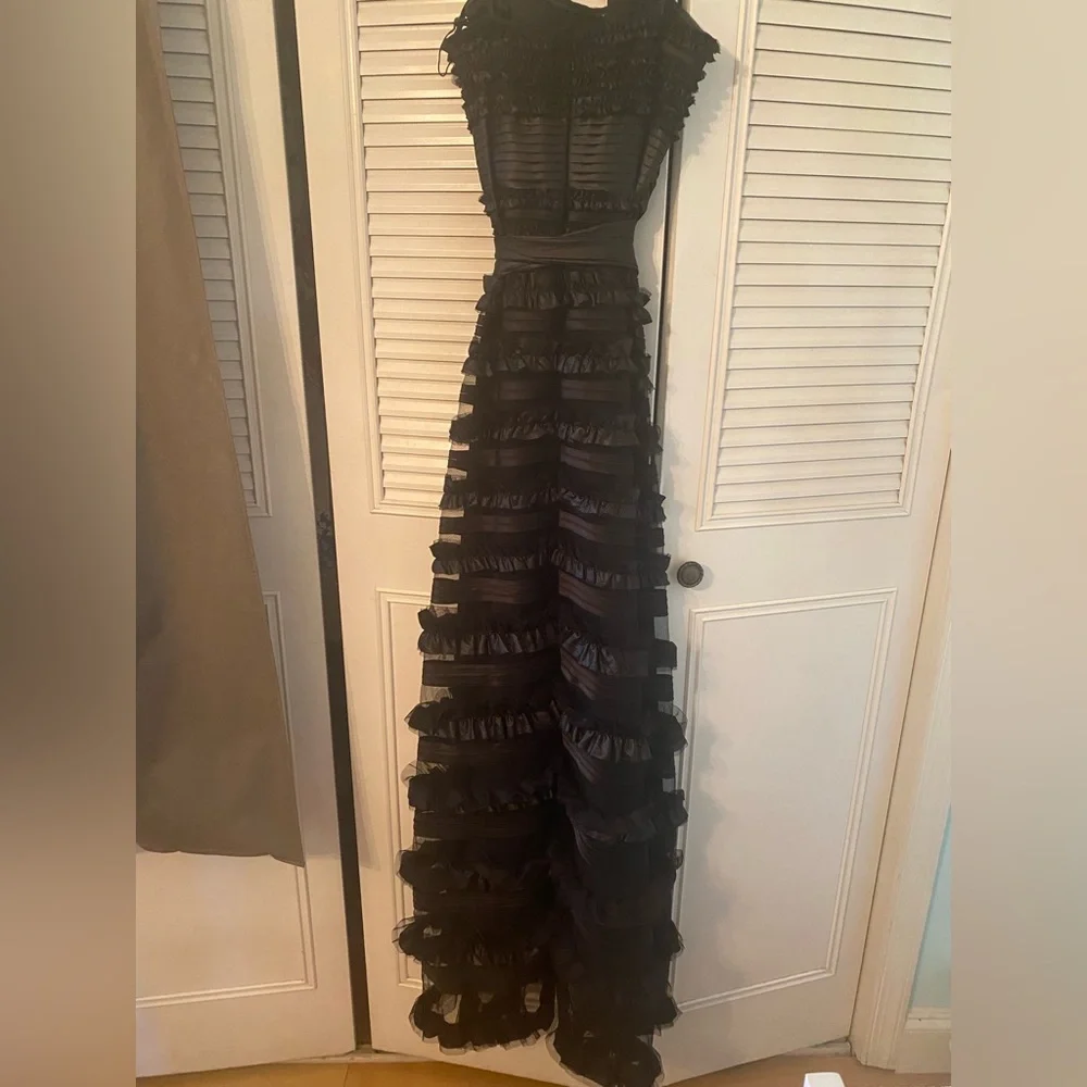 Strapless black gown - Picture 2 of 4